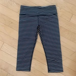 NWOT Glider Black White Stripe Cropped Leggings XS